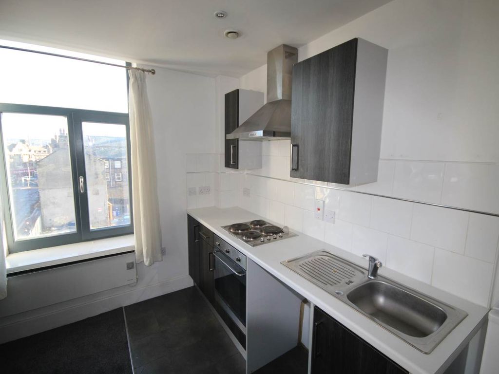 Property photo 2 of 6 Kitchen