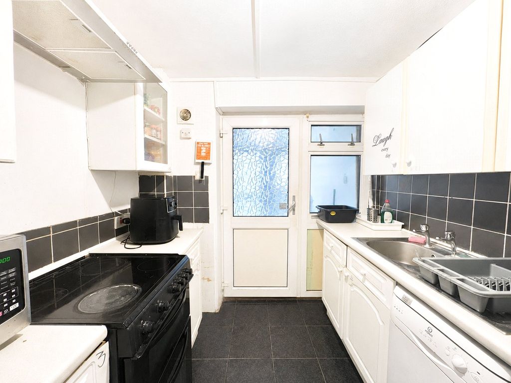 Property photo 3 of 8 Picture No. 24