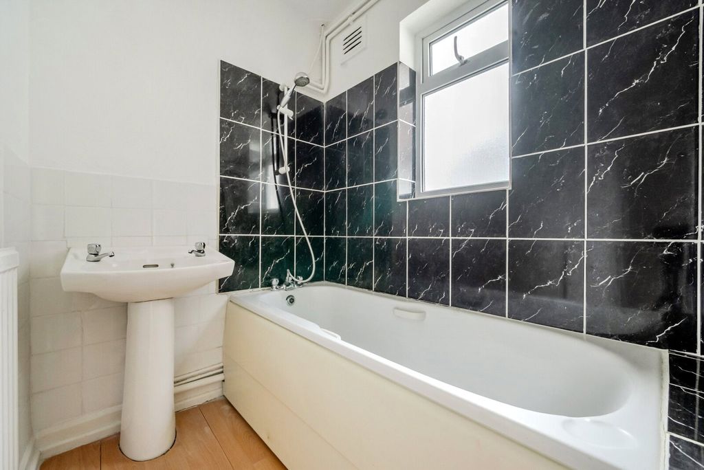 Property photo 3 of 14 Bathroom