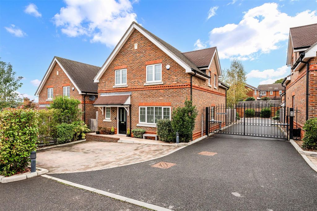 Property photo 1 of 33 Woodlands Road, 57A (32).Jpg