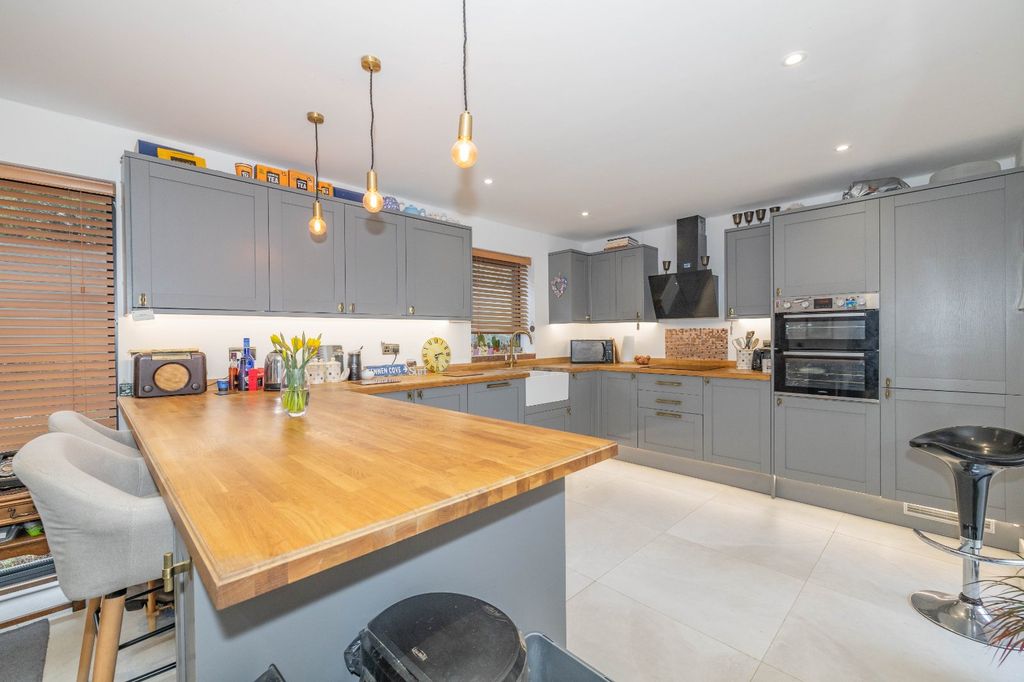 Property photo 3 of 16 Picture 3