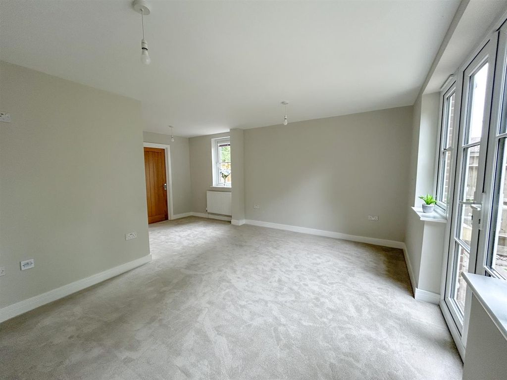 Property photo 2 of 26