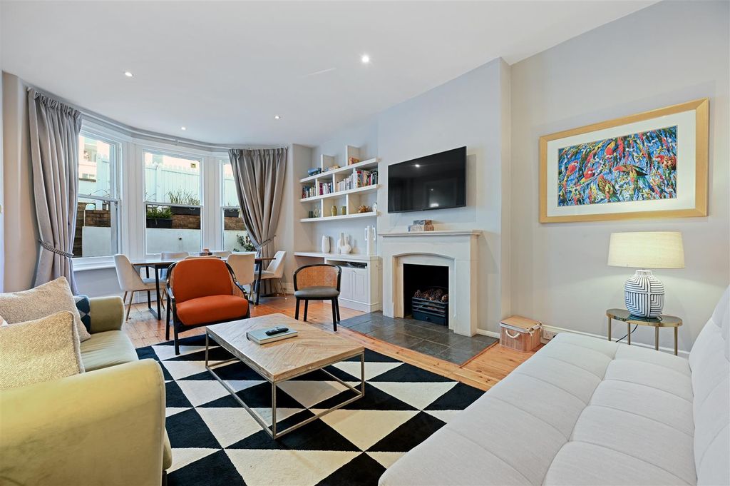 Property photo 1 of 9 Sinclair Road - Reception