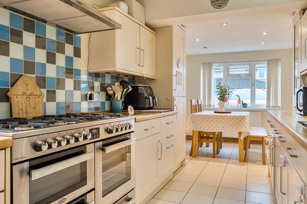 Property photo 3 of 23 Kitchen