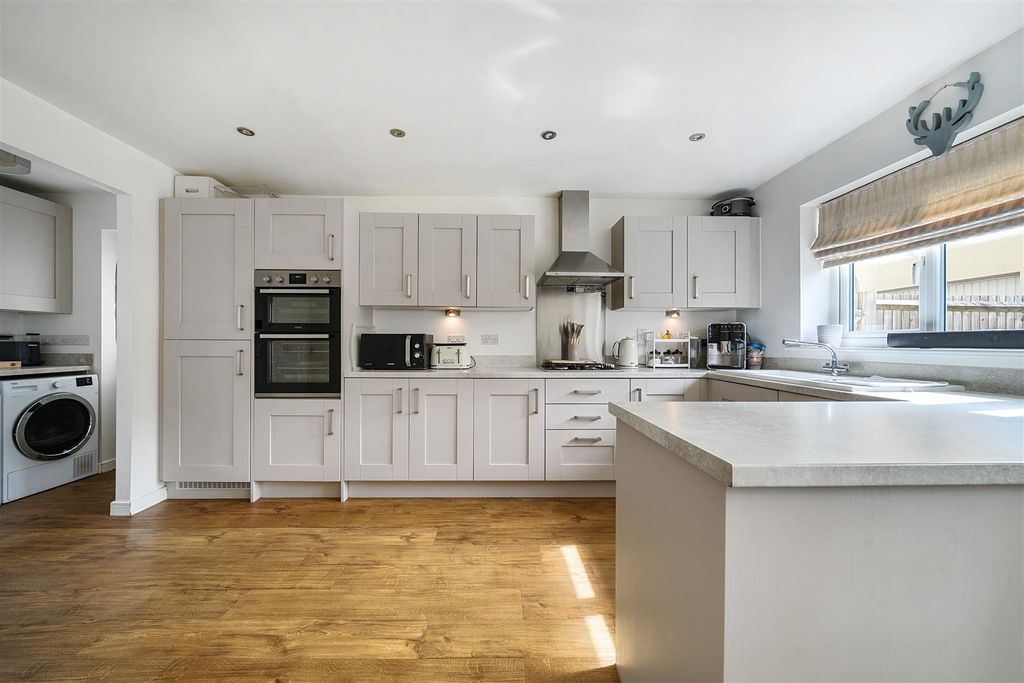 Property photo 2 of 19 1348512-18-68c951d33Fa17.Jpg