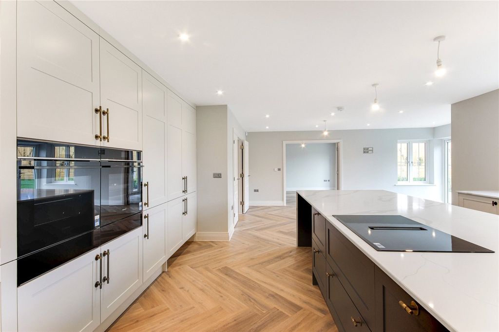 Property photo 2 of 14 Pearson Kitchen