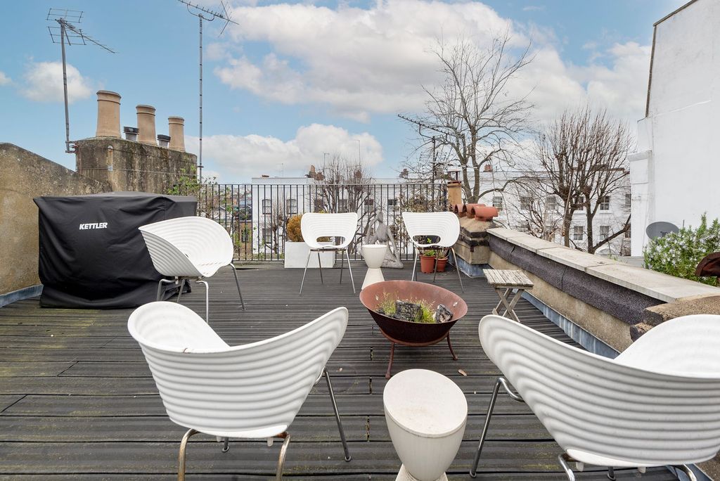 Property photo 3 of 24