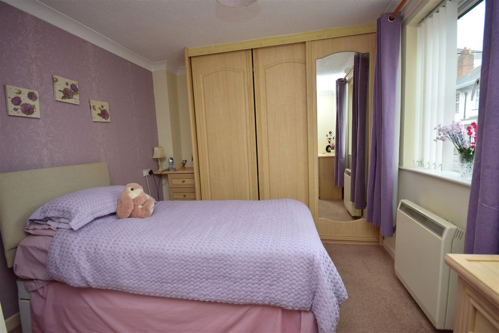 Property photo 3 of 25 Bedroom 1