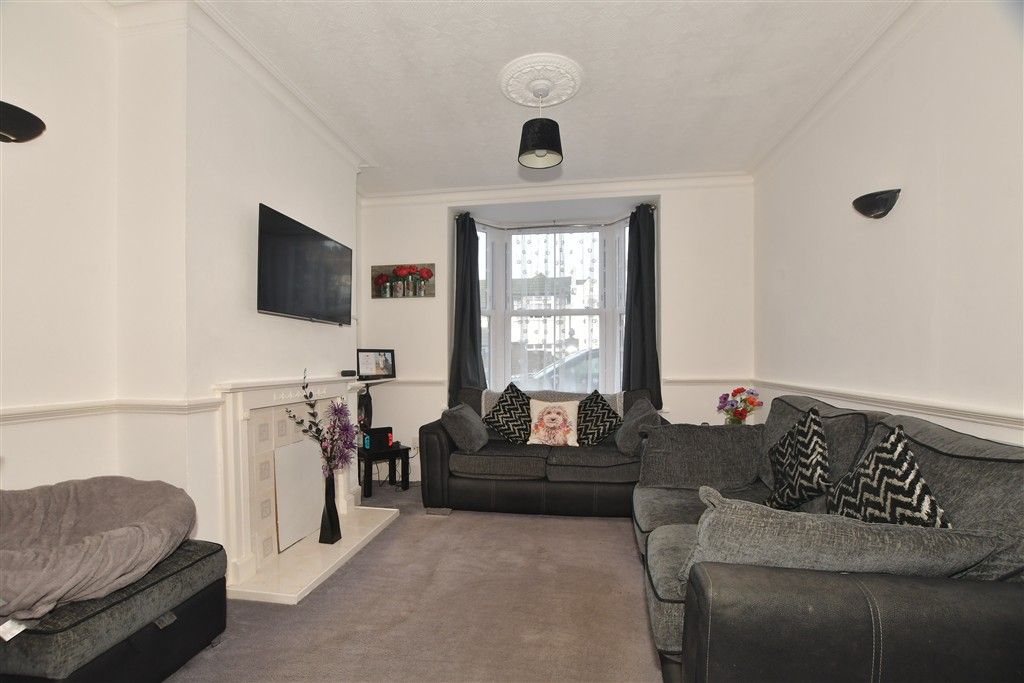 Property photo 2 of 9 Lounge