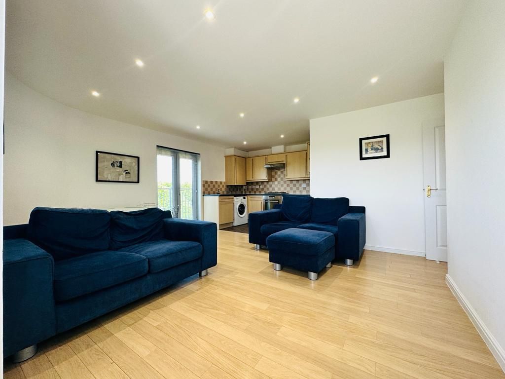 Property photo 3 of 8 Lounge