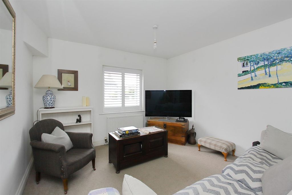 Property photo 2 of 12 The Arches - Sitting Room