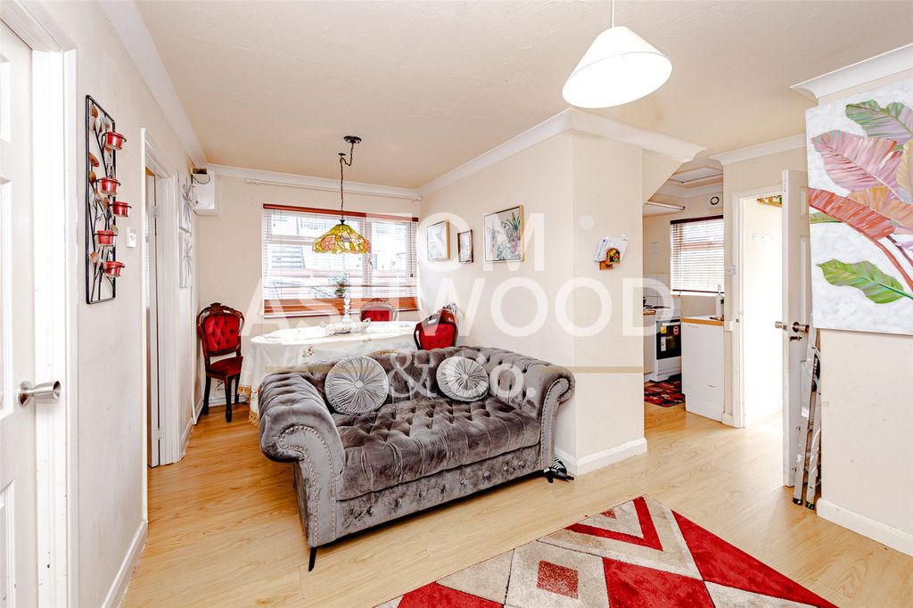 Property photo 2 of 10 Picture No. 12