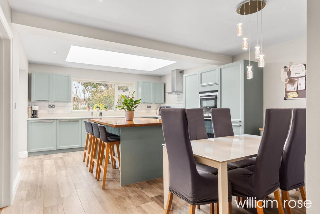 Property photo 3 of 25 Hurstroad_5.Jpg