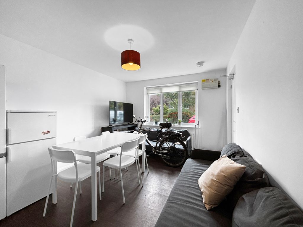 Property photo 2 of 11 Sitting/Dining Room