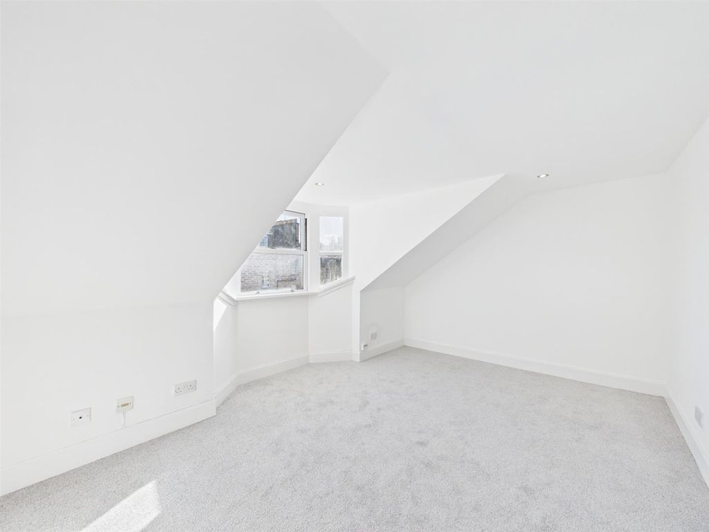 Property photo 3 of 16 Cam03924G0-Pr0195-Still002.Jpg