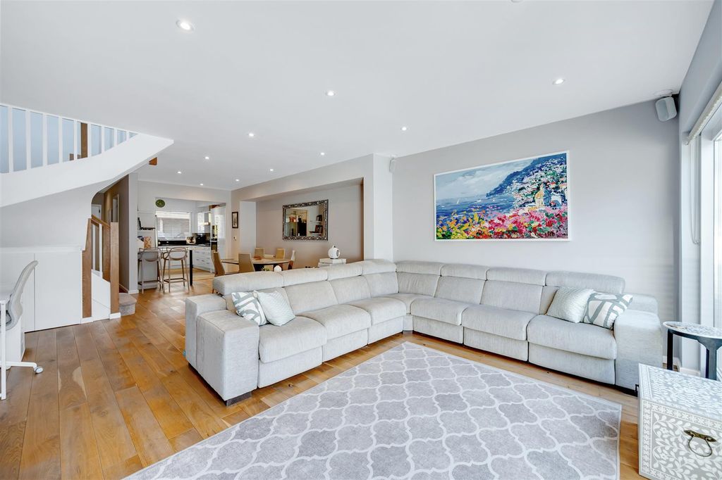 Property photo 3 of 16 11 Poets Court-3.Jpg
