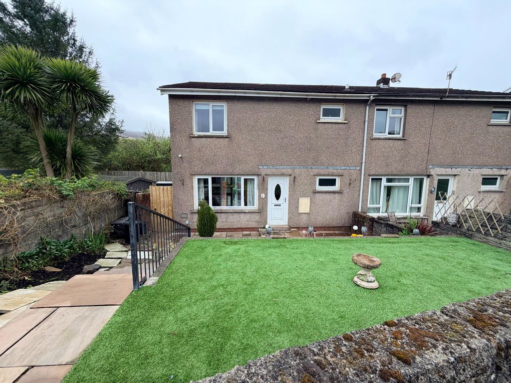 Property photo 2 of 33