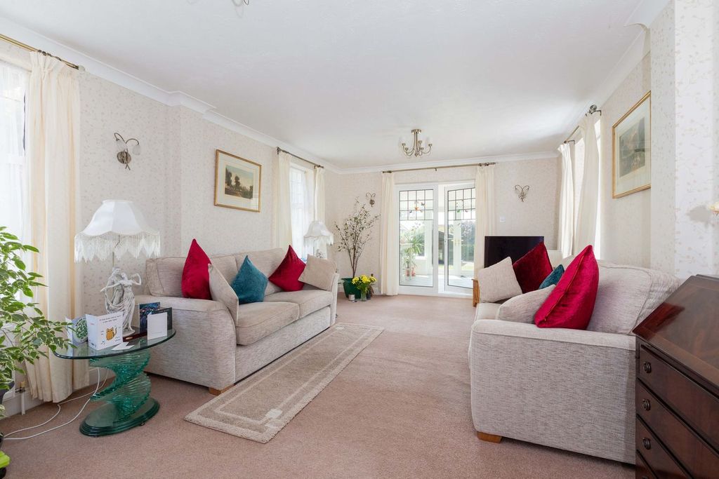 Property photo 2 of 23