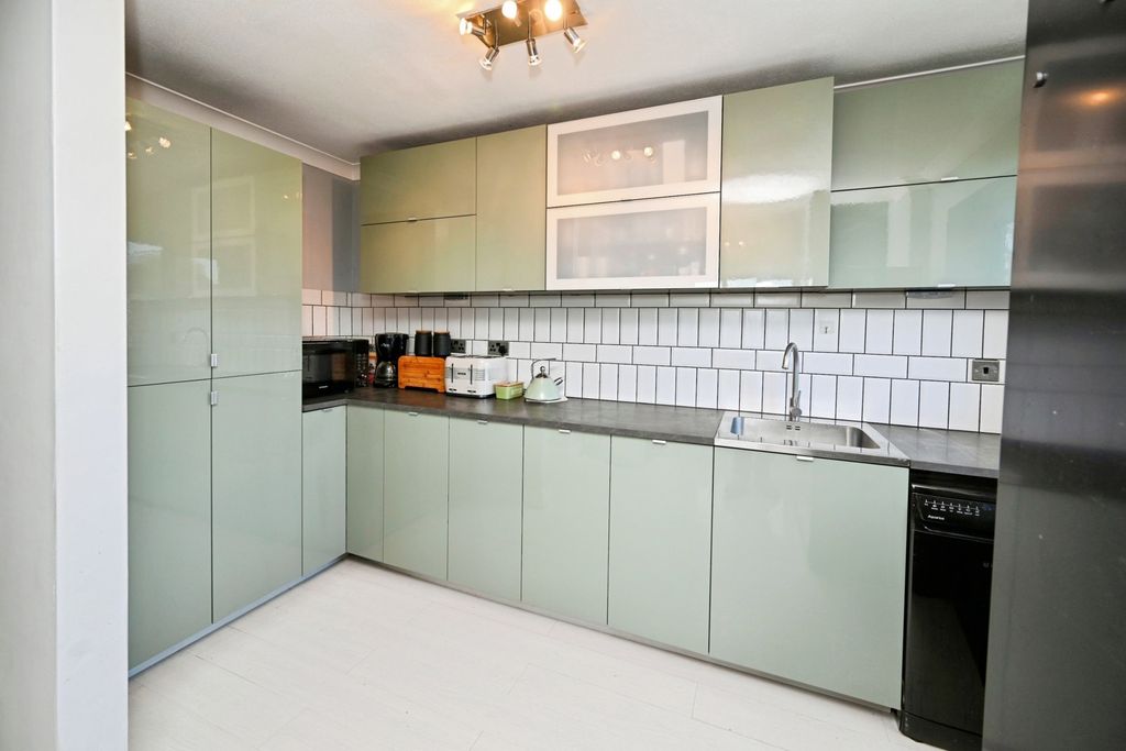 Property photo 3 of 21 Pbox-Img.Jpg