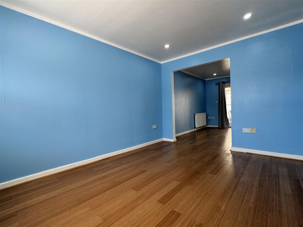 Property photo 3 of 16 Living Room