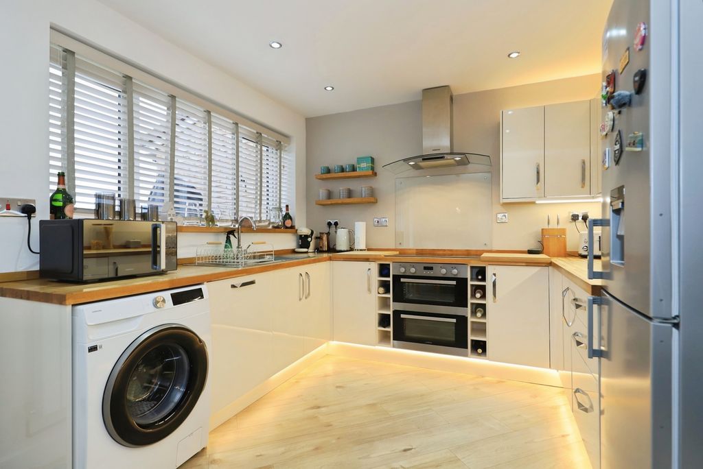 Property photo 3 of 20 Pbox-Img.Jpg