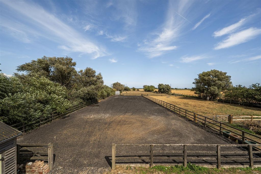 Property photo 1 of 23 Riding Arena 60 x 20m