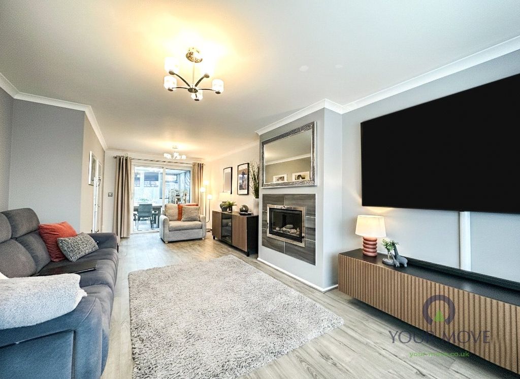 Property photo 3 of 19 Lounge