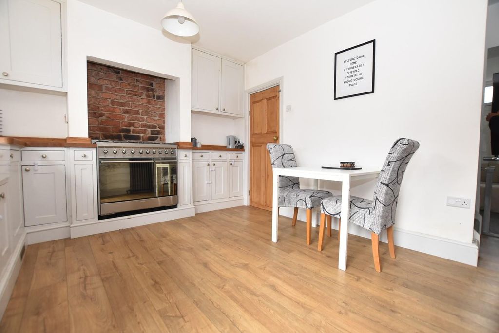 Property photo 2 of 10 Kitchen 01.Jpg