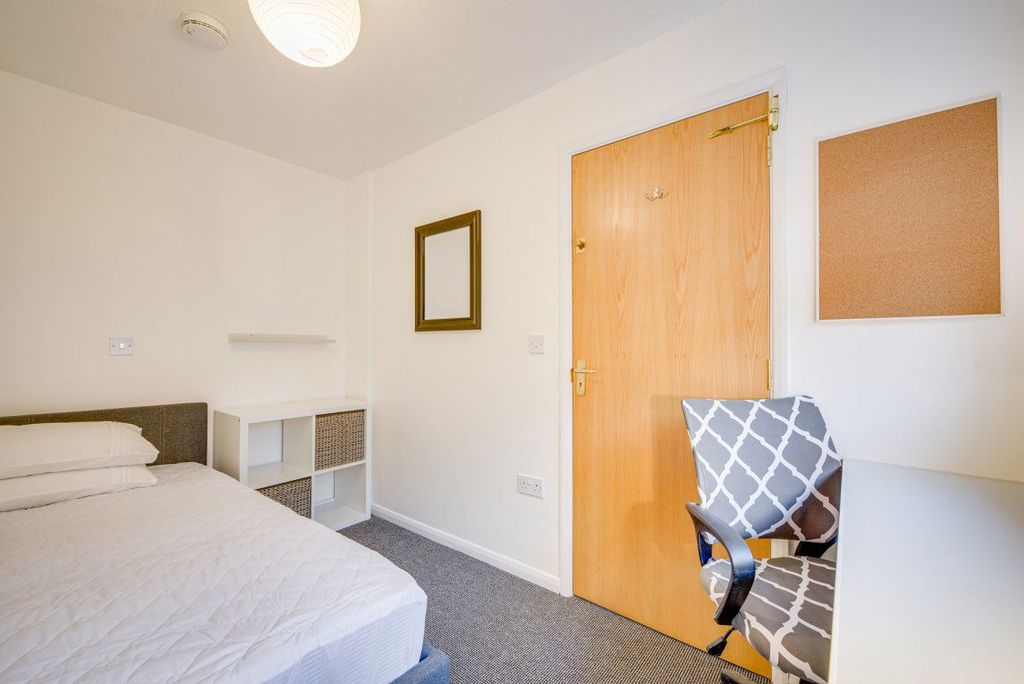 Property photo 3 of 31