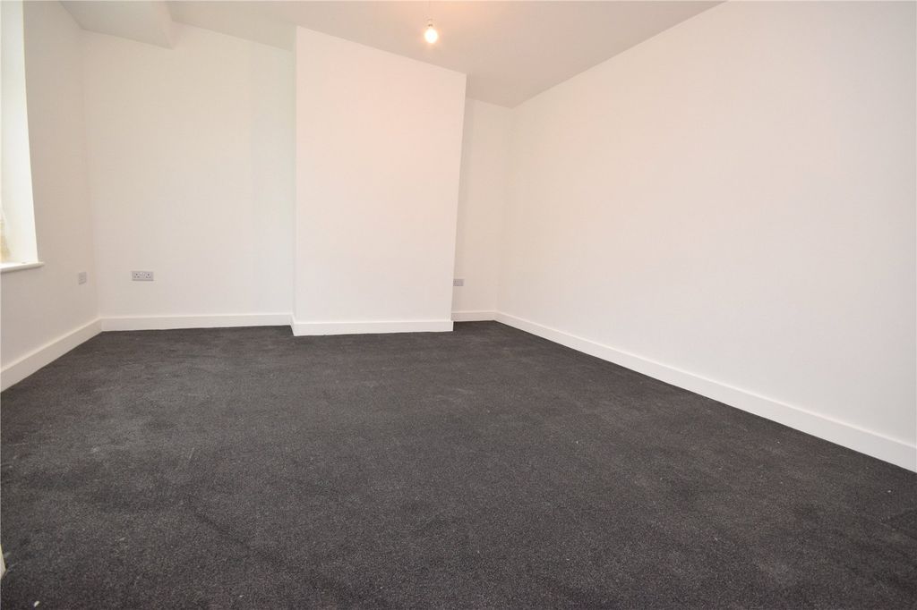 Property photo 3 of 8 Picture No. 01