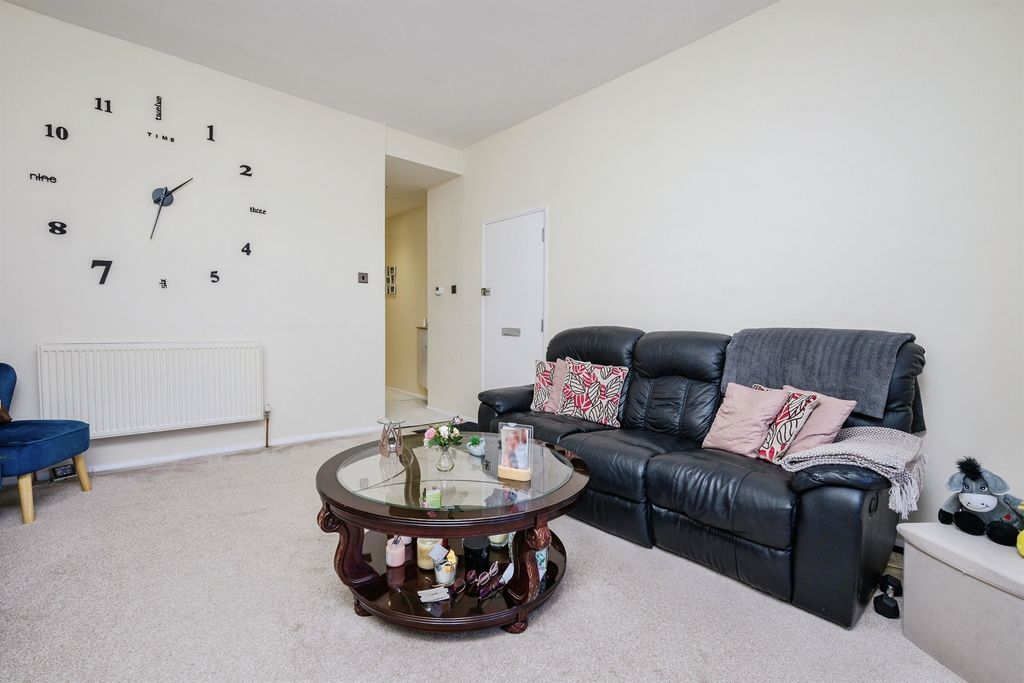 Property photo 2 of 17