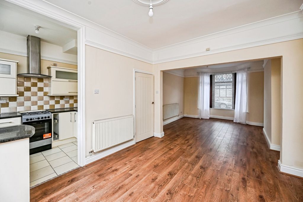 Property photo 3 of 15 Pbox-Img.Jpg