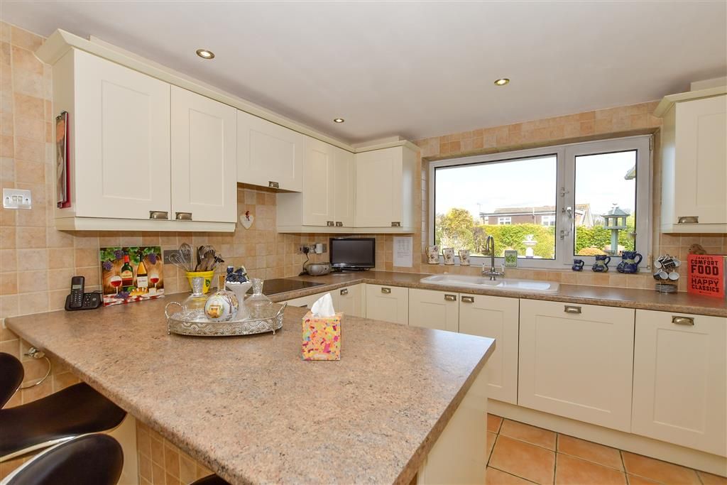 Property photo 1 of 11 Kitchen