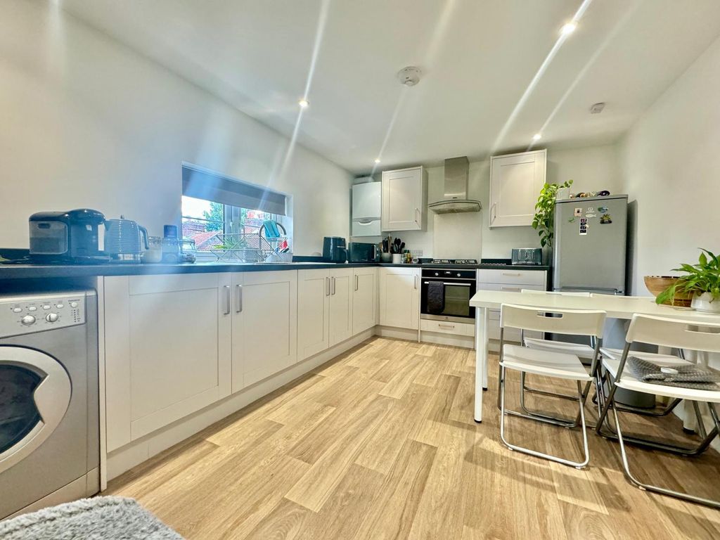 Property photo 3 of 11 Image