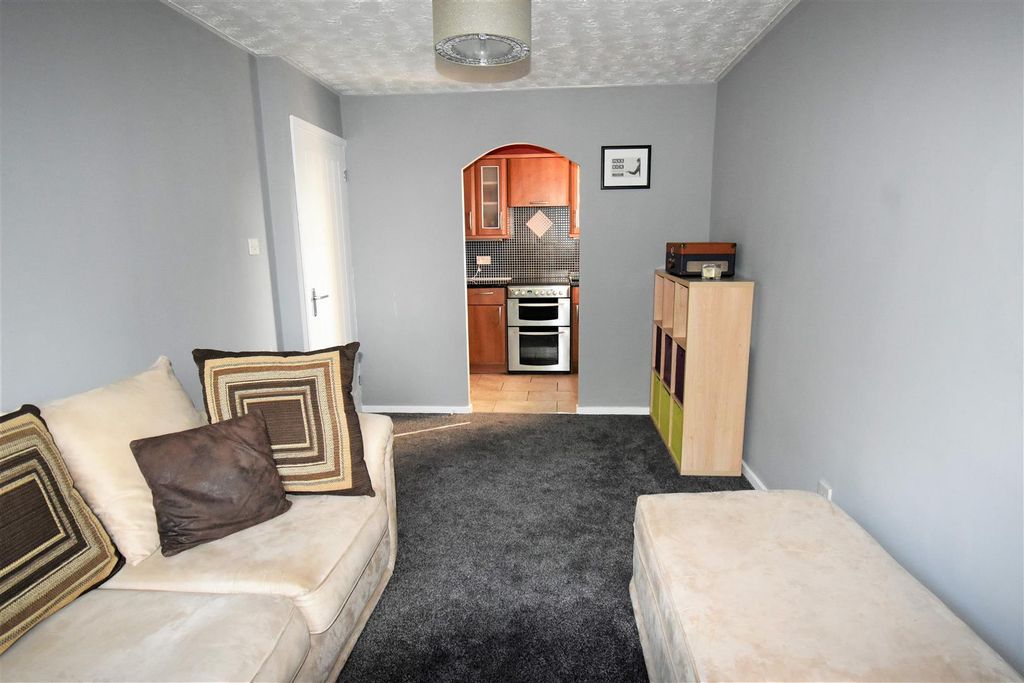 Property photo 2 of 7