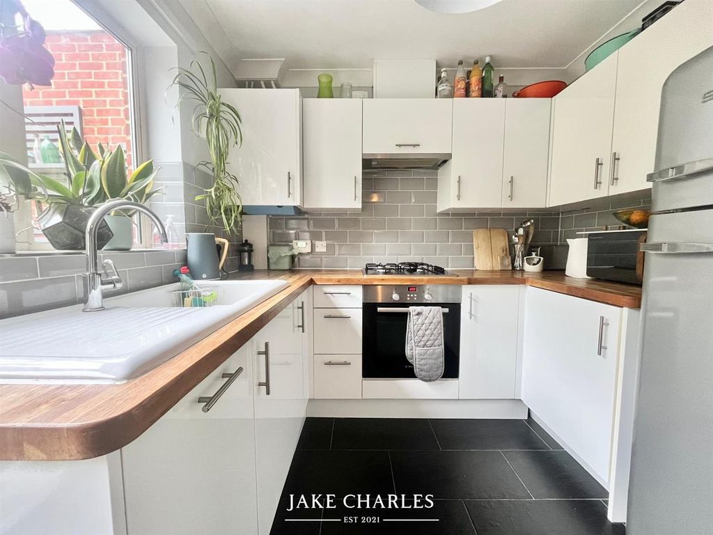 Property photo 2 of 22 1ee9B72F-E592-47A7-9607-64Bc32Ba56Da.Jpg