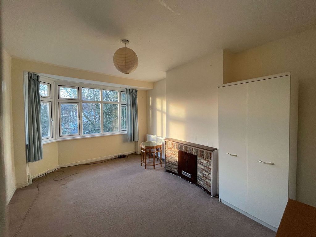 Property photo 2 of 7 Living Room