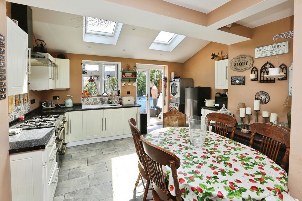 Property photo 2 of 17 Pbox-Img.Jpg