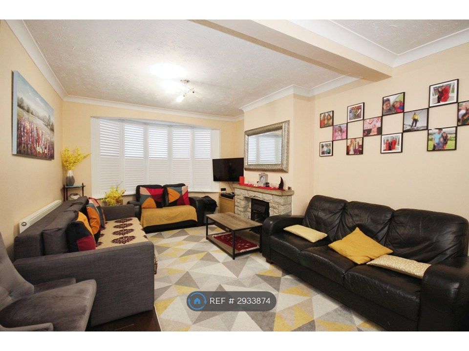 Property photo 2 of 17 Double Lounge