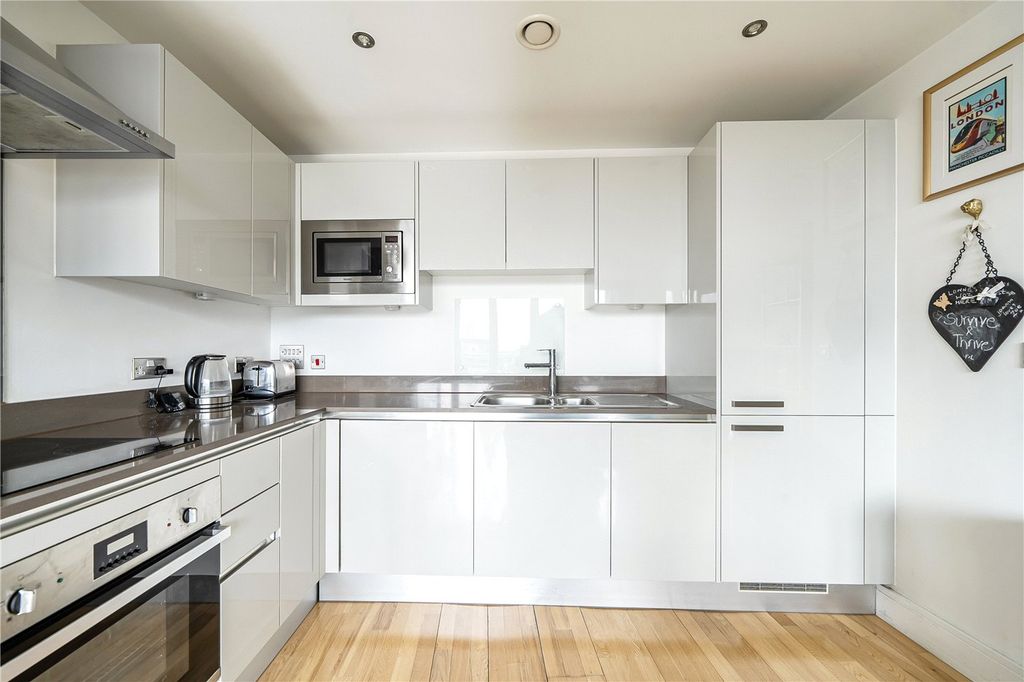 Property photo 3 of 24 Picture No. 13