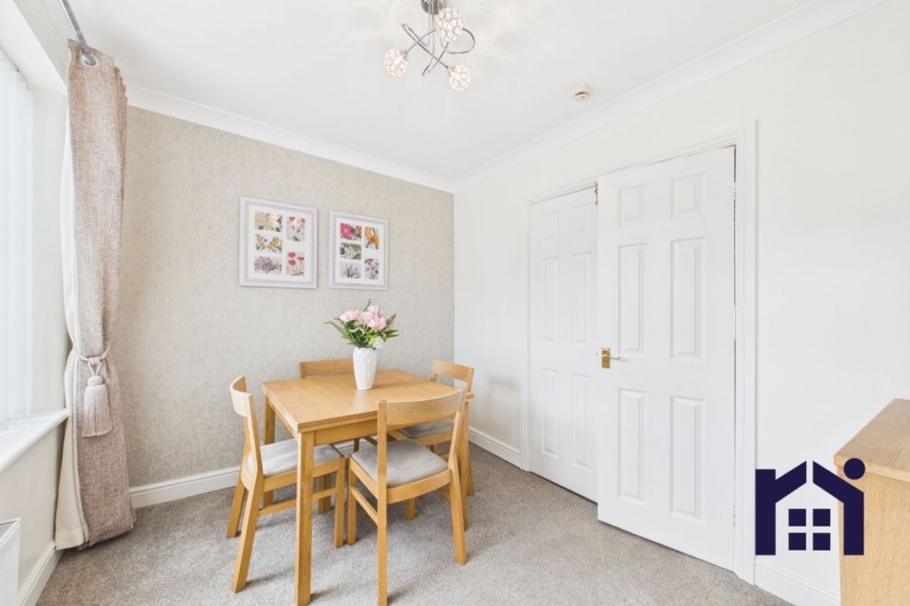 Property photo 3 of 21 Dining Room