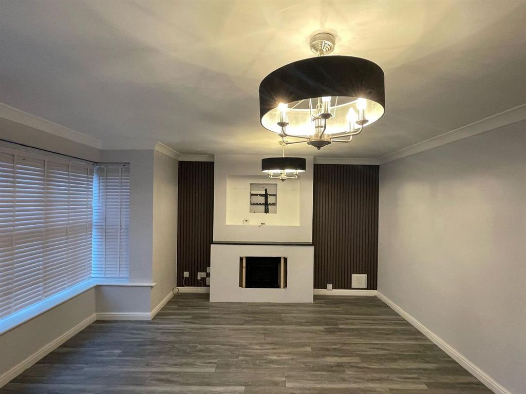 Property photo 3 of 13 Living Room