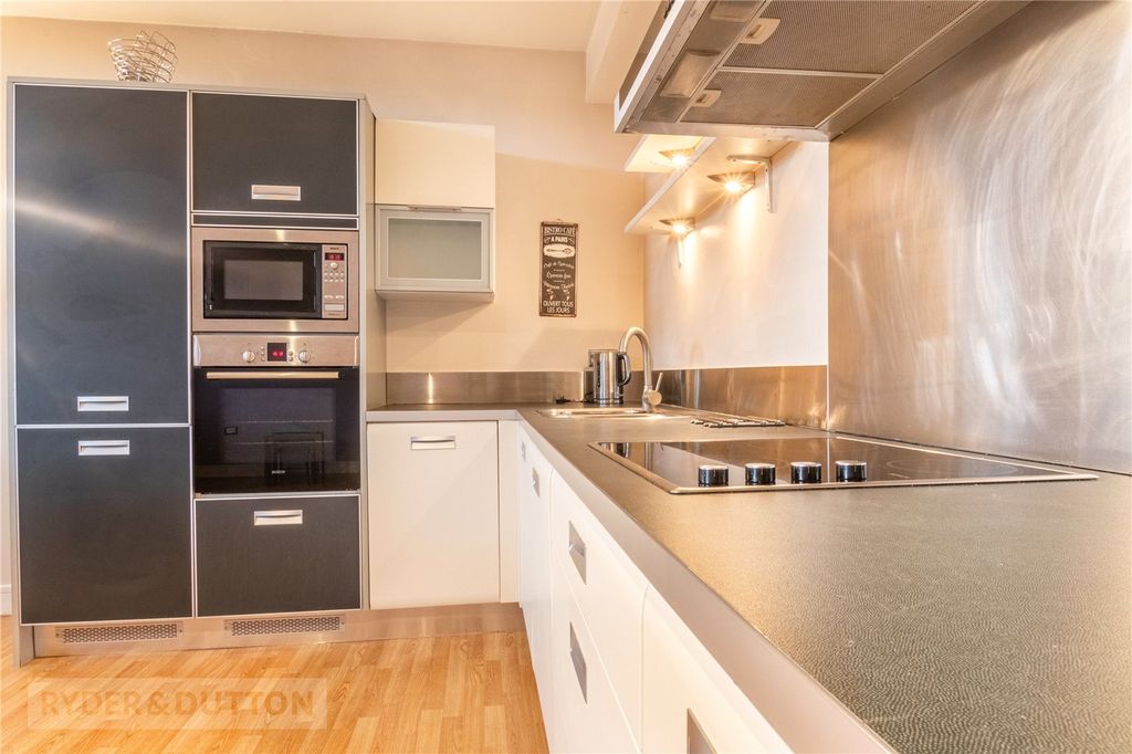 Property photo 3 of 12 Kitchen/Living