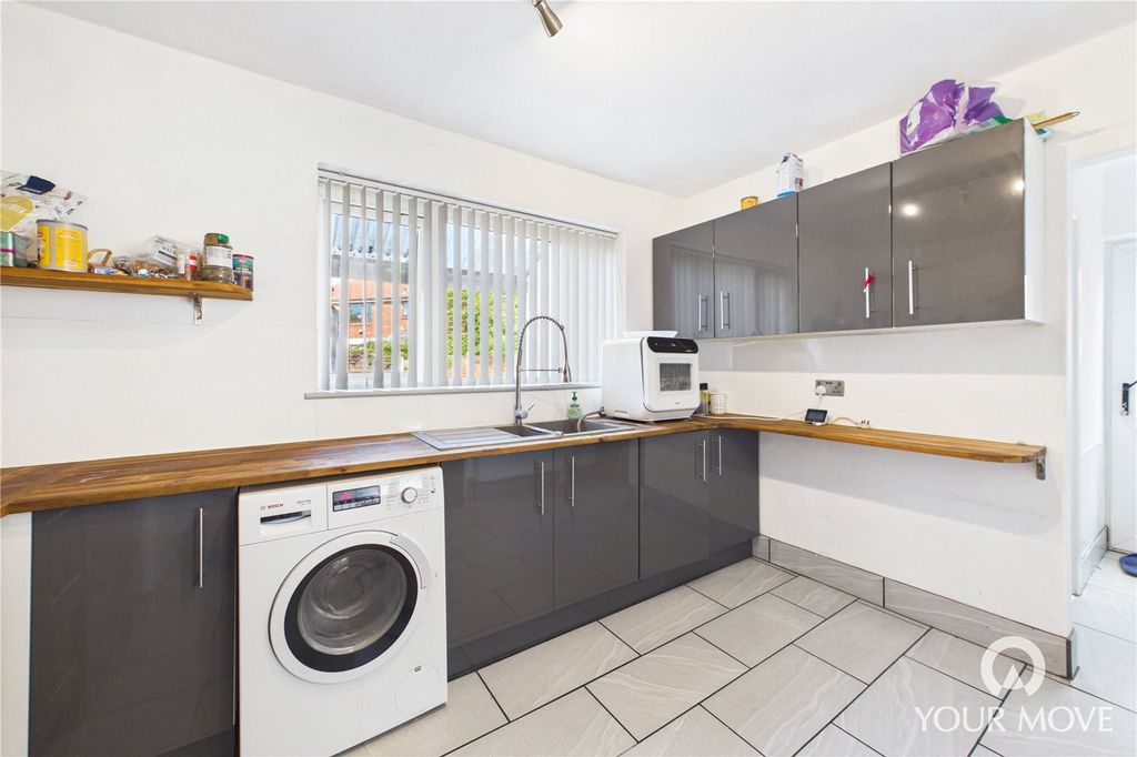Property photo 2 of 15 Kitchen