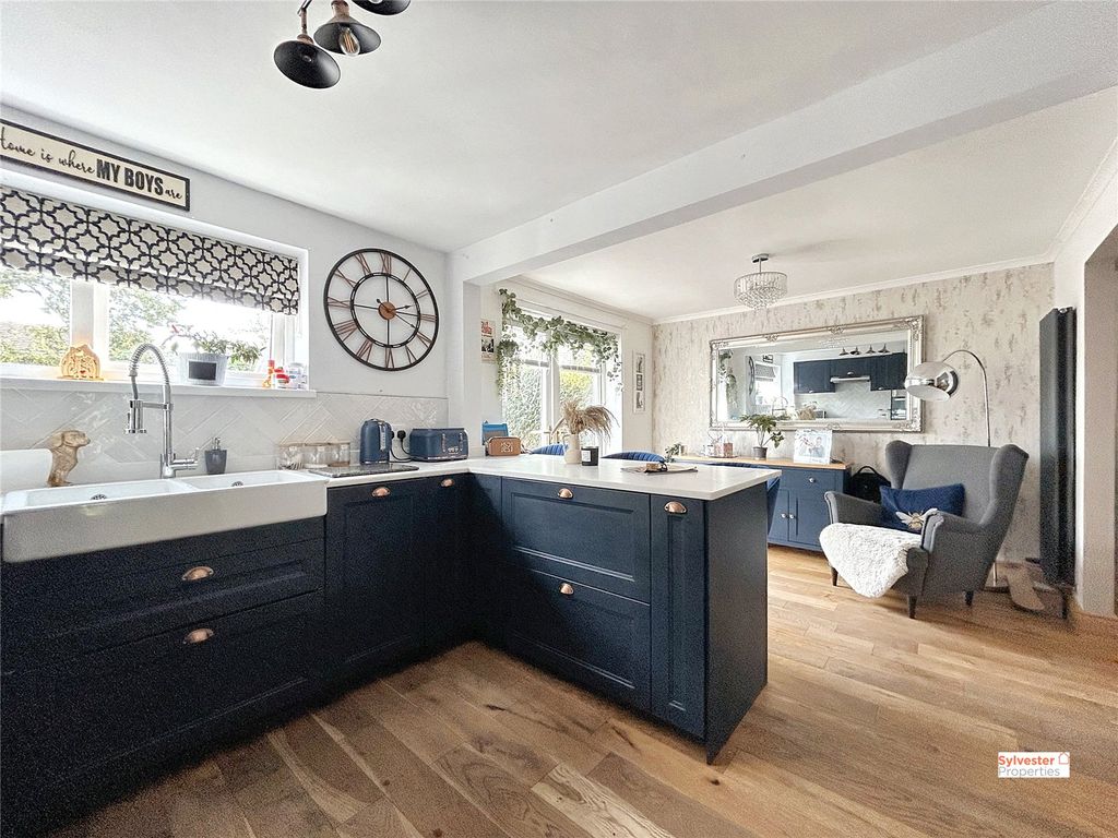 Property photo 2 of 28 Picture No. 17