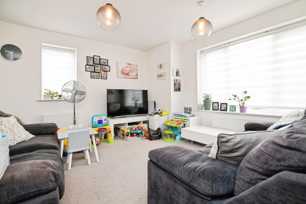 Property photo 2 of 9