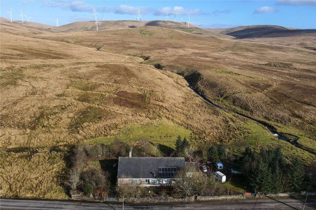 Property photo 2 of 8 External