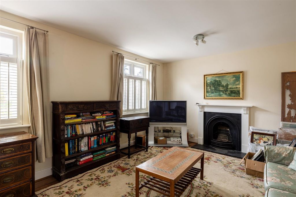 Property photo 2 of 23