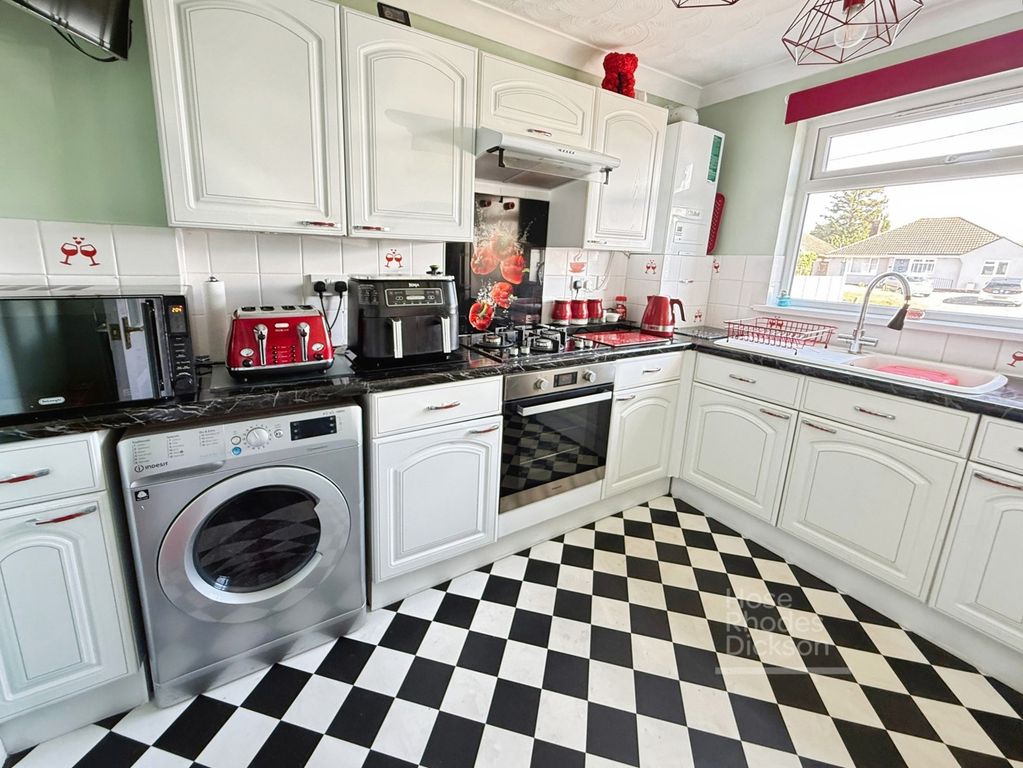 Property photo 2 of 21 Kitchen