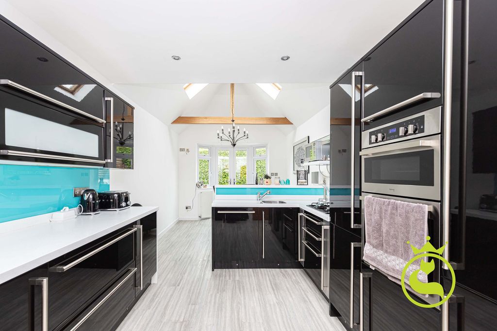 Property photo 2 of 28